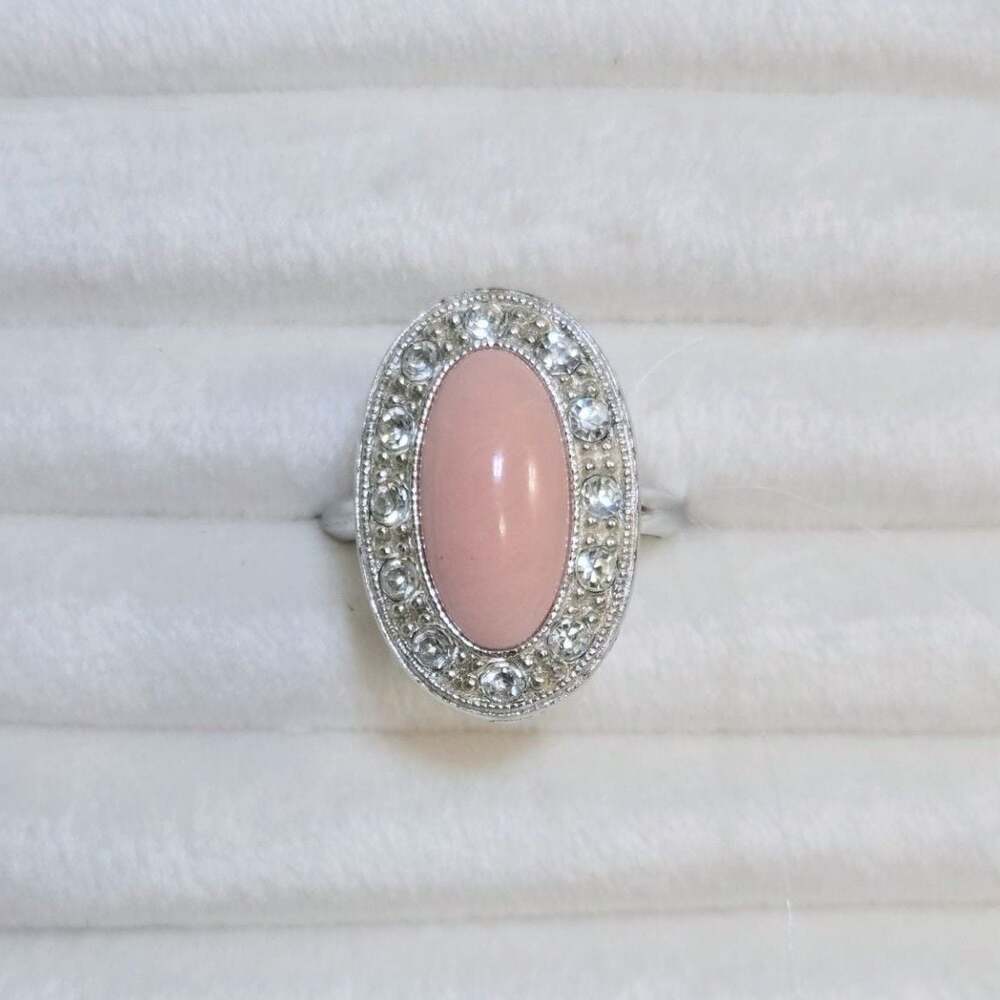 Vintage Avon Ring Pale Fire Victorian Revival Cocktail Faux Coral and Rhinestone